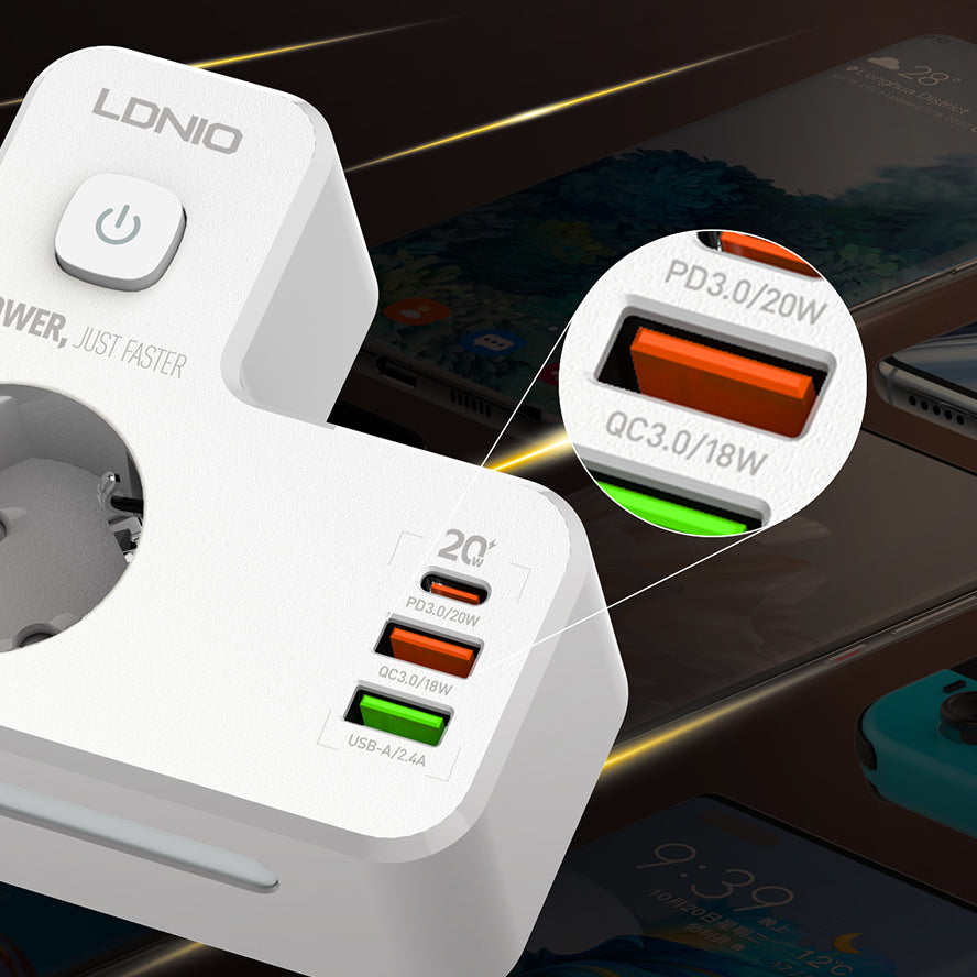 SE2337 Dobbel stikkontakt med 3 USB/USB-C og justerbart nattlys