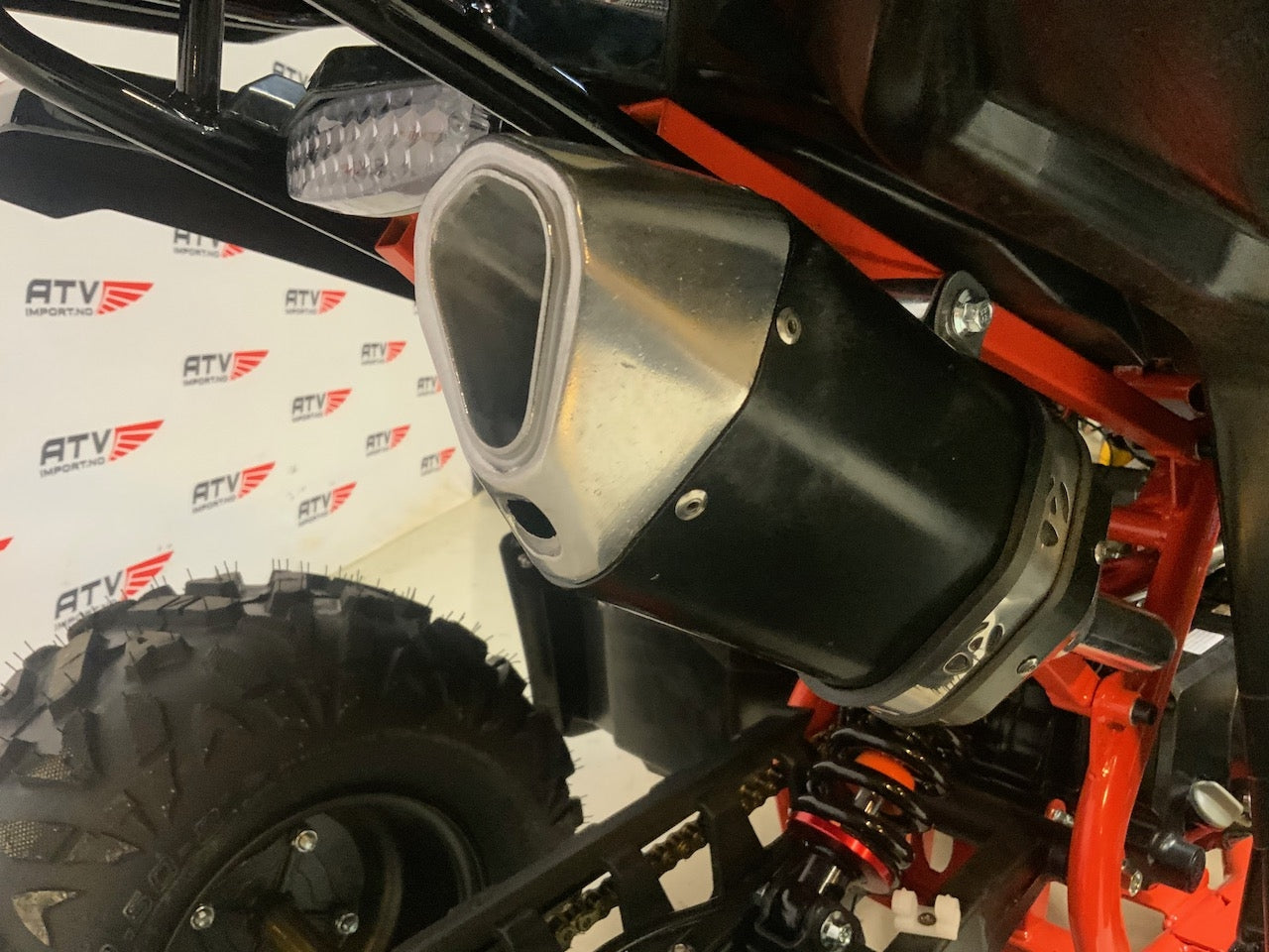 125 cc Stor barnemodell/ungdomsmodell 3+1 med hengerkule, bagasjebrett og LED lys - SORT