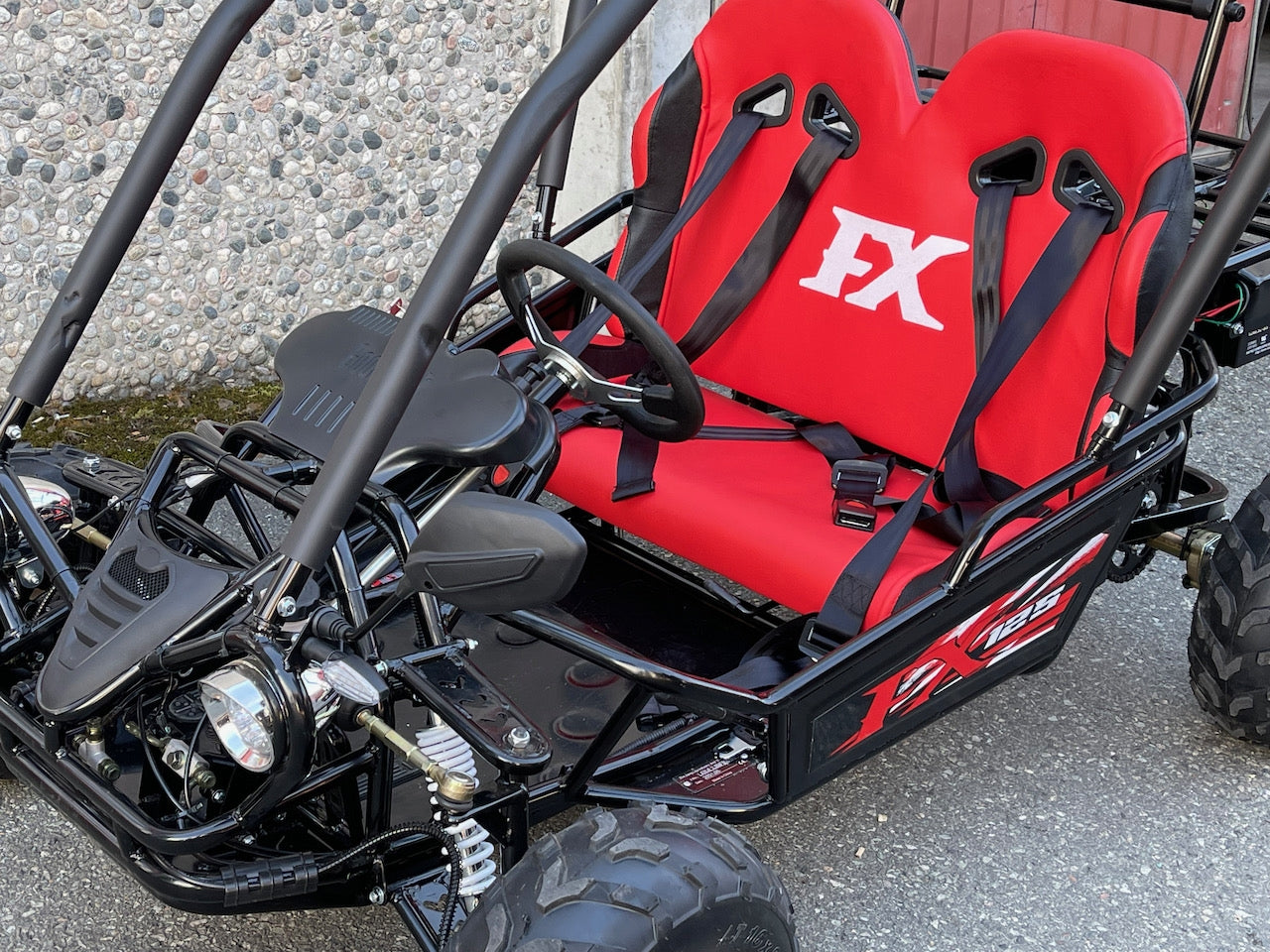 125cc CrossCart - Sort m/røde seter - Bekreftet at den vil ankomme vårt lager i begynnelsen av mai (kraftig forsinket - skulle opprinnleig vært inne i før nyttår)! Reserver nå og få den levert med større hjul uten tillegg!