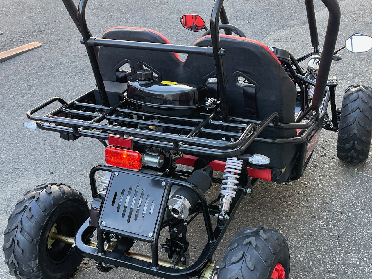 125cc CrossCart - Sort m/røde seter - Bekreftet at den vil ankomme vårt lager i begynnelsen av mai (kraftig forsinket - skulle opprinnleig vært inne i før nyttår)! Reserver nå og få den levert med større hjul uten tillegg!