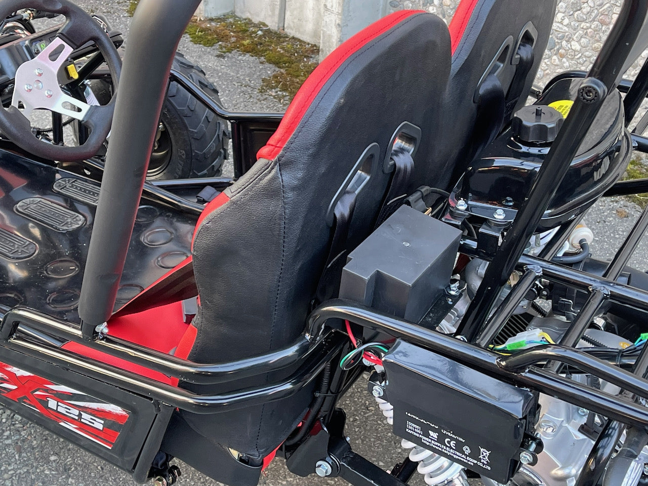 125cc CrossCart - Sort m/røde seter - Bekreftet at den vil ankomme vårt lager i begynnelsen av mai (kraftig forsinket - skulle opprinnleig vært inne i før nyttår)! Reserver nå og få den levert med større hjul uten tillegg!