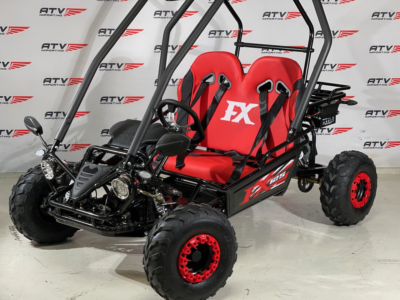 125cc CrossCart - Sort m/røde seter - Bekreftet at den vil ankomme vårt lager i begynnelsen av mai (kraftig forsinket - skulle opprinnleig vært inne i før nyttår)! Reserver nå og få den levert med større hjul uten tillegg!