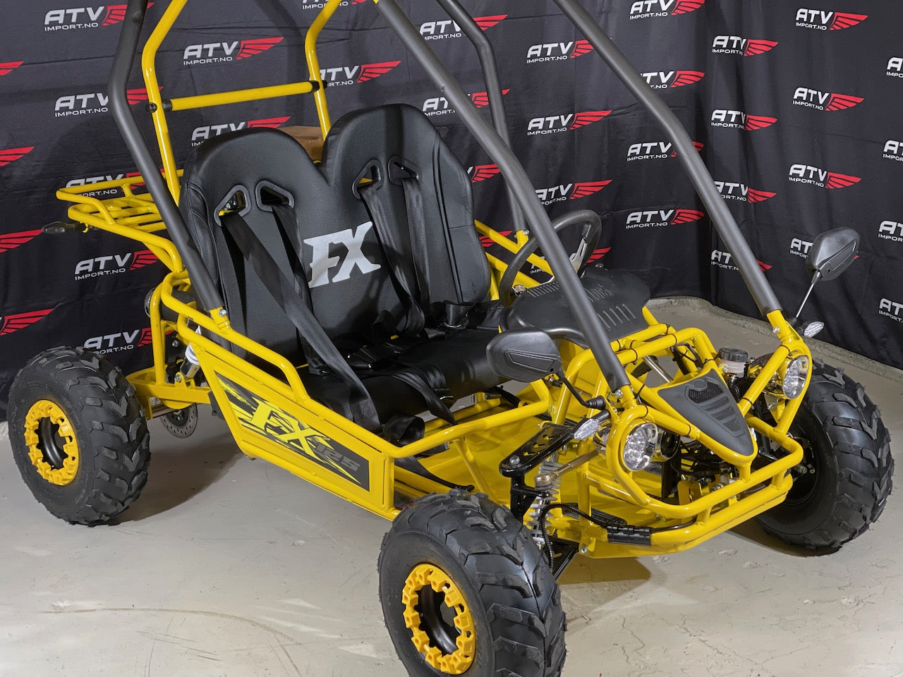 125cc CrossCart - Gul m/sorte seter - Bekreftet at den vil ankomme vårt lager i begynnelsen av mai (kraftig forsinket - skulle opprinnleig vært inne i før nyttår)! Reserver nå og få den levert med større hjul uten tillegg!