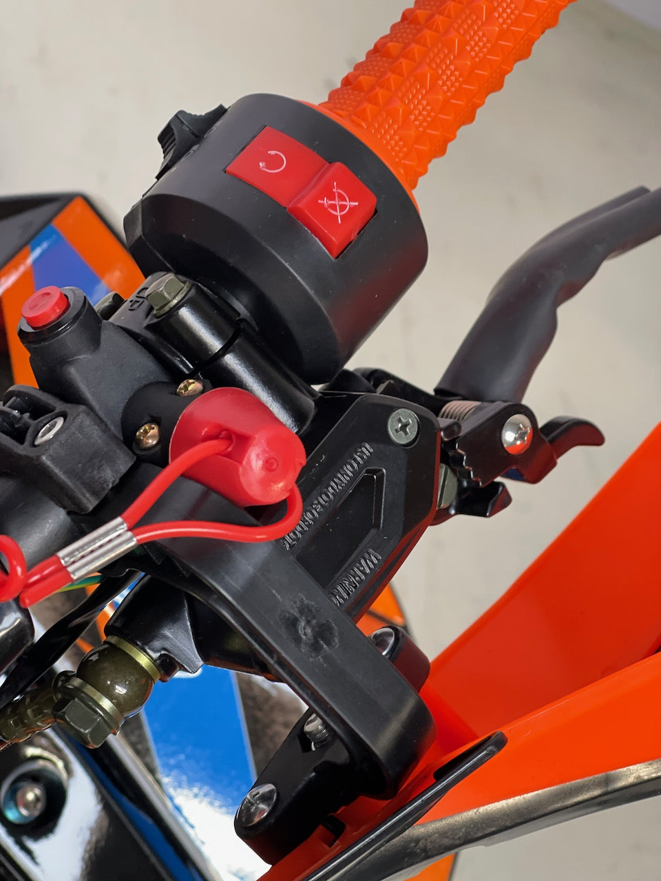 125 cc Stor barnemodell/ungdomsmodell 3+1 med hengerkule, bagasjebrett og LED lys - SORT