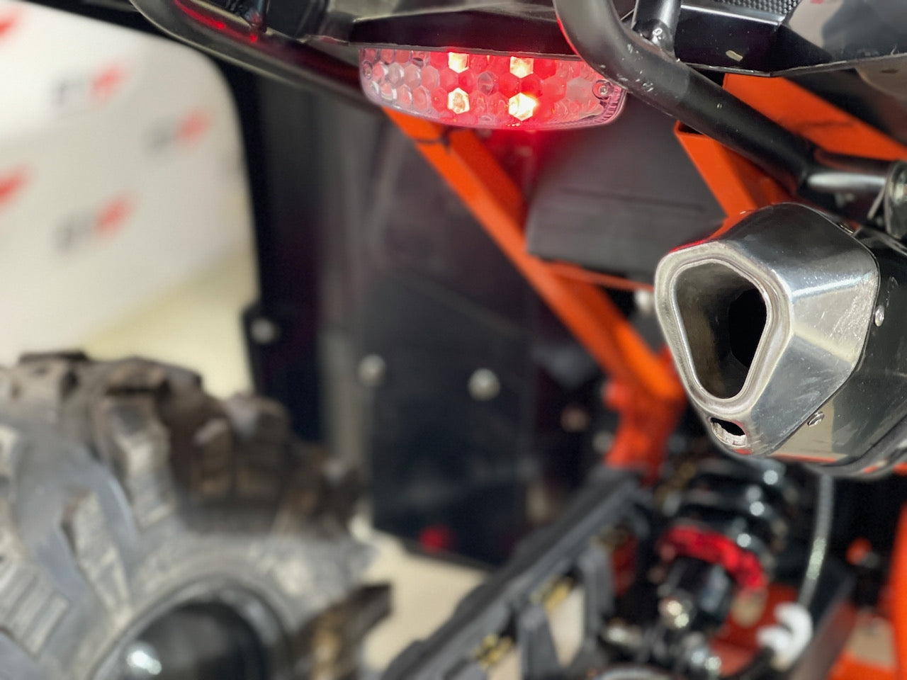125 cc Stor barnemodell/ungdomsmodell 3+1 med hengerkule, bagasjebrett og LED lys - SORT