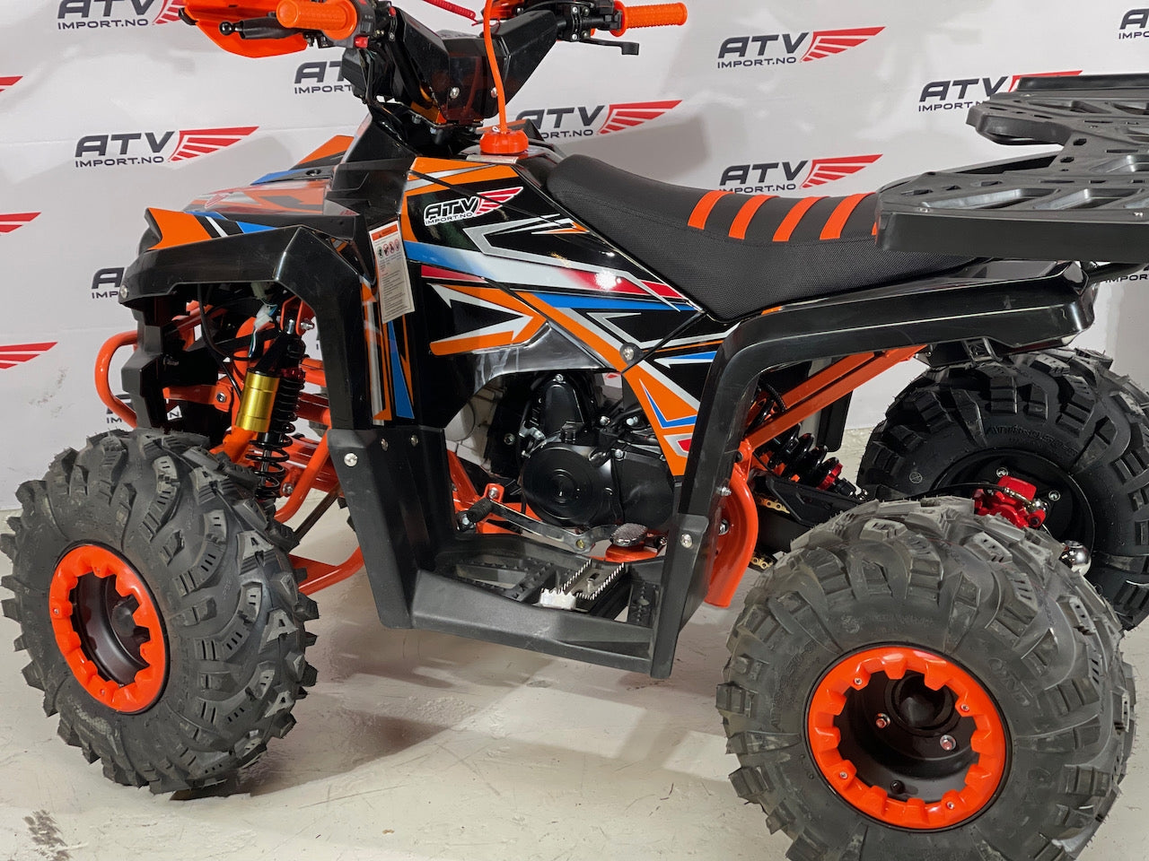 125 cc Stor barnemodell/ungdomsmodell 3+1 med hengerkule, bagasjebrett og LED lys - SORT