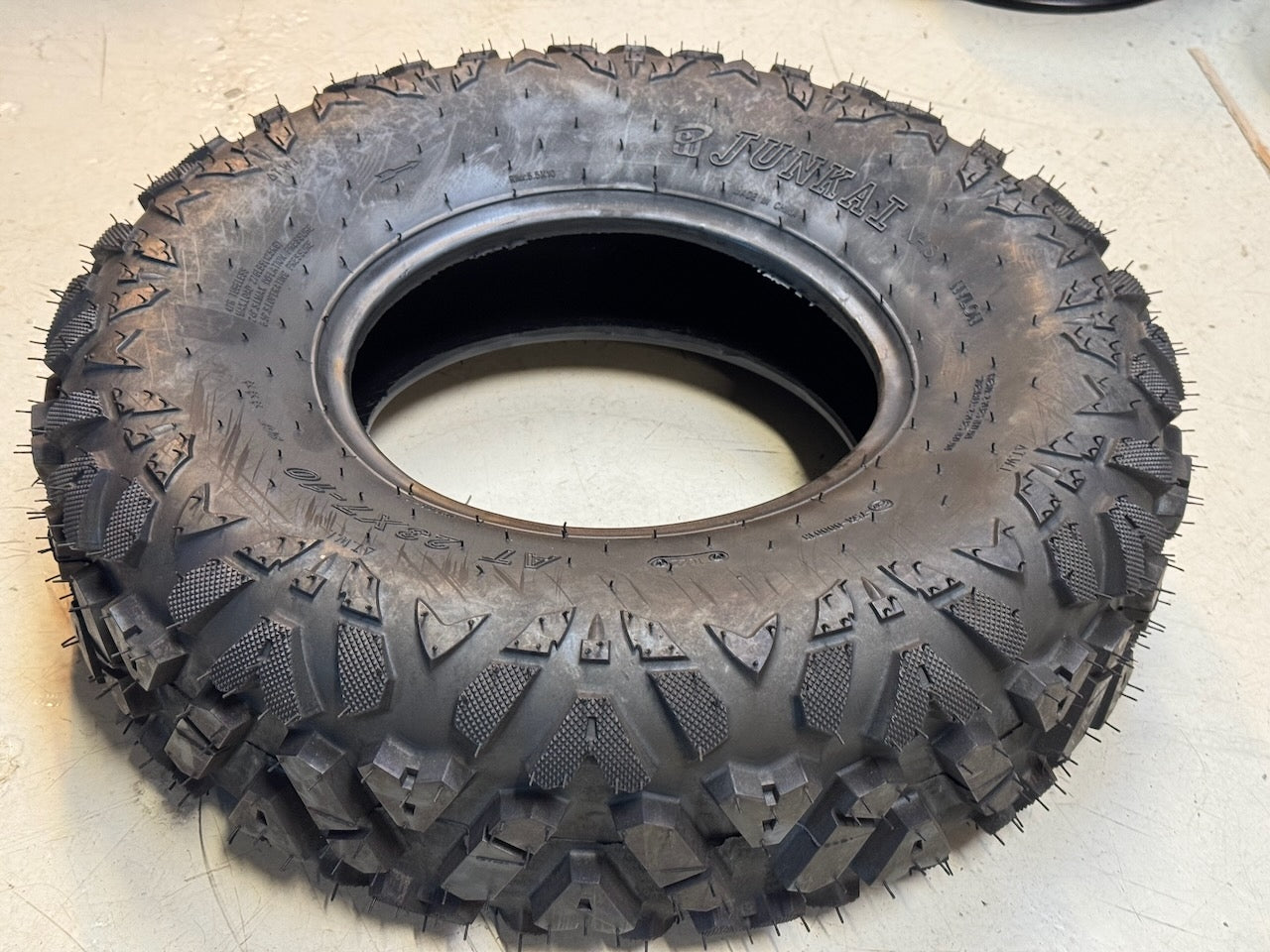 Dekk fremme 23x7.00-10 - uten felg
