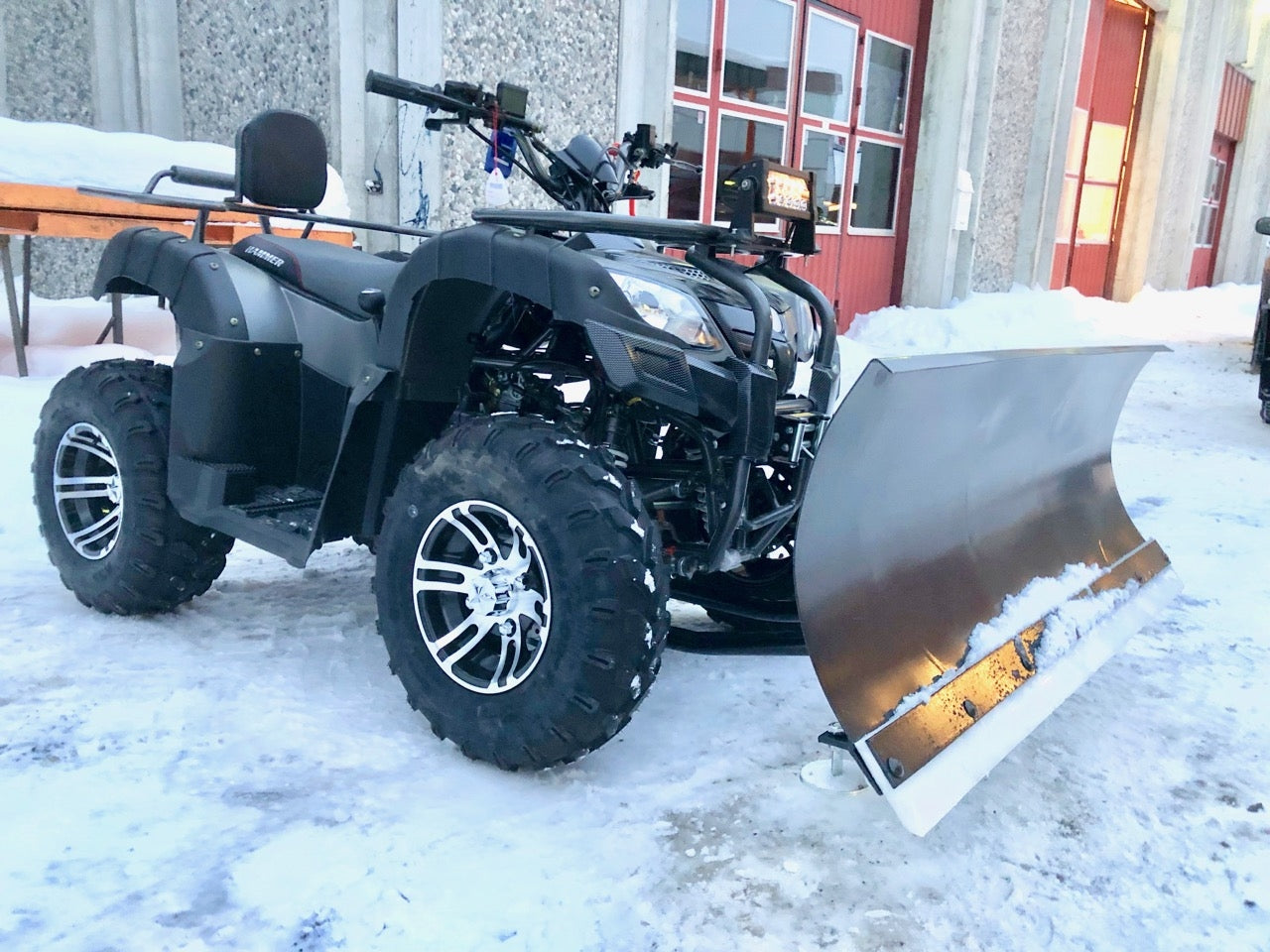 200cc Hammer m/snøskjær, vinsj, Alufelger, kjettinger m.m.