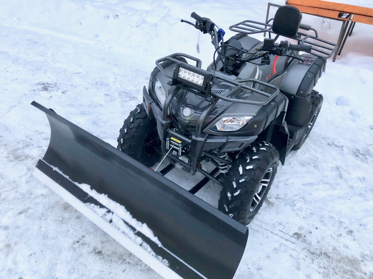 200cc Hammer m/snøskjær, vinsj, Alufelger, kjettinger m.m.