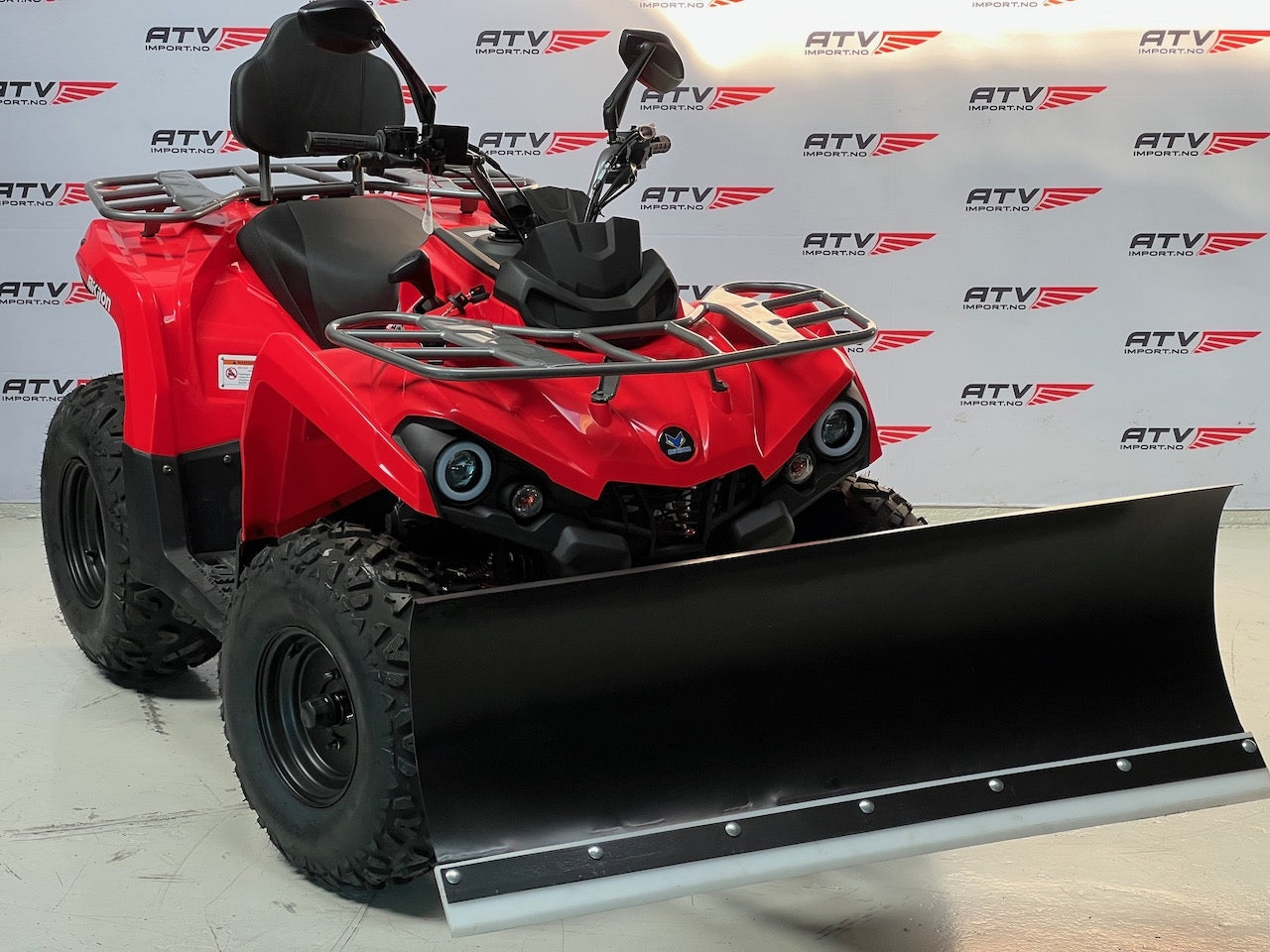 200cc Hammer II (RØD) m/snøskjær-vinsj og kjettinger.