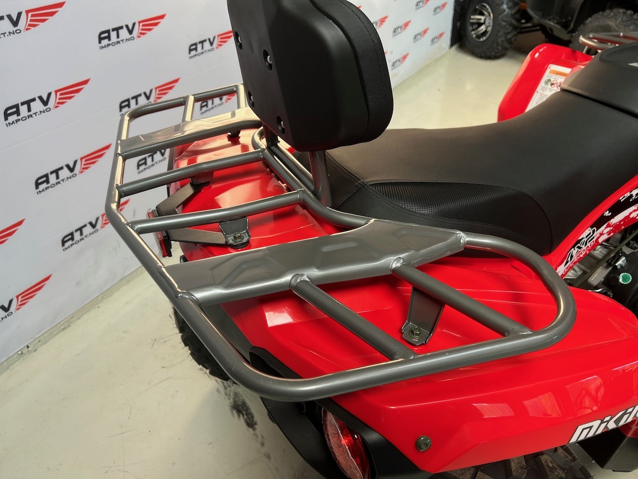 200cc Hammer II (RØD) m/snøskjær-vinsj og kjettinger.