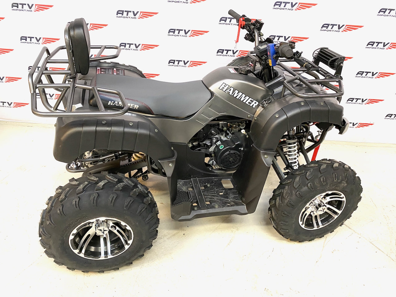 200cc Hammer - Carbon grå m/alu.felger og vinsj + Ledbar