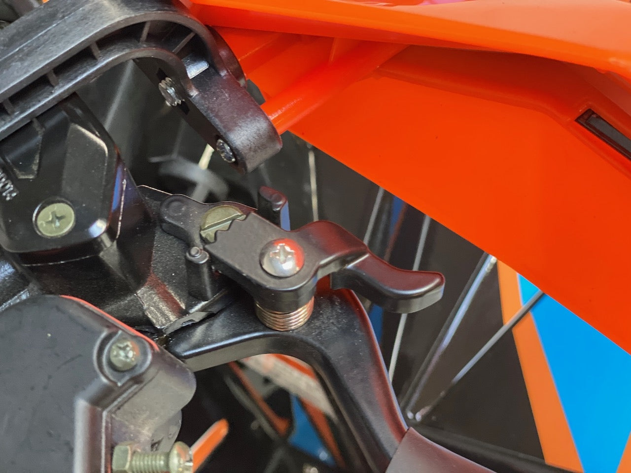 125 cc Stor barnemodell/ungdomsmodell 3+1 med hengerkule, bagasjebrett og LED lys - SORT
