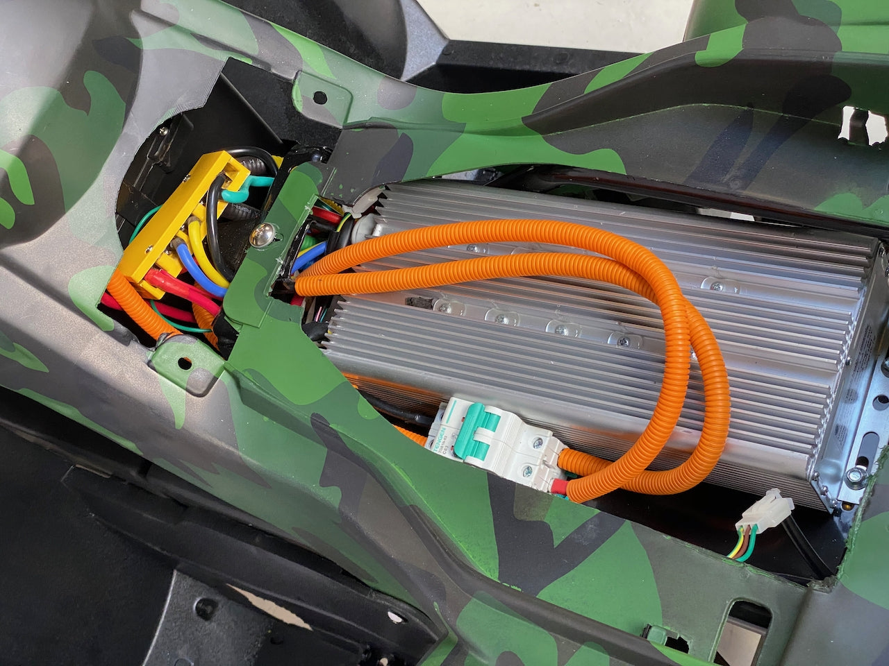 3000W Farmer 72V m/vinsj og hengerfeste - matt grønn camu