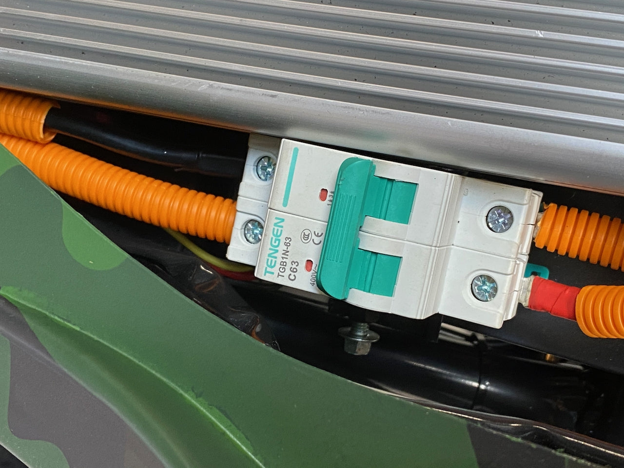 4x4 (3000W bak og 1200W fremme) Farmer 72V m/diff. vinsj og hengerfeste - matt grønn camu