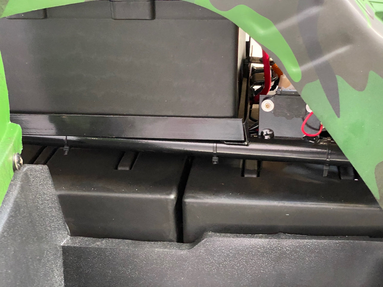 4x4 (3000W bak og 1200W fremme) Farmer 72V m/diff. vinsj og hengerfeste - matt grønn camu