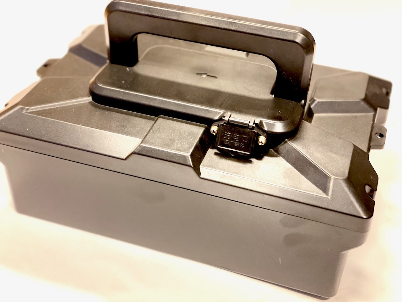 Batteripakke i plastbeholder til liten elektrisk barne ATV