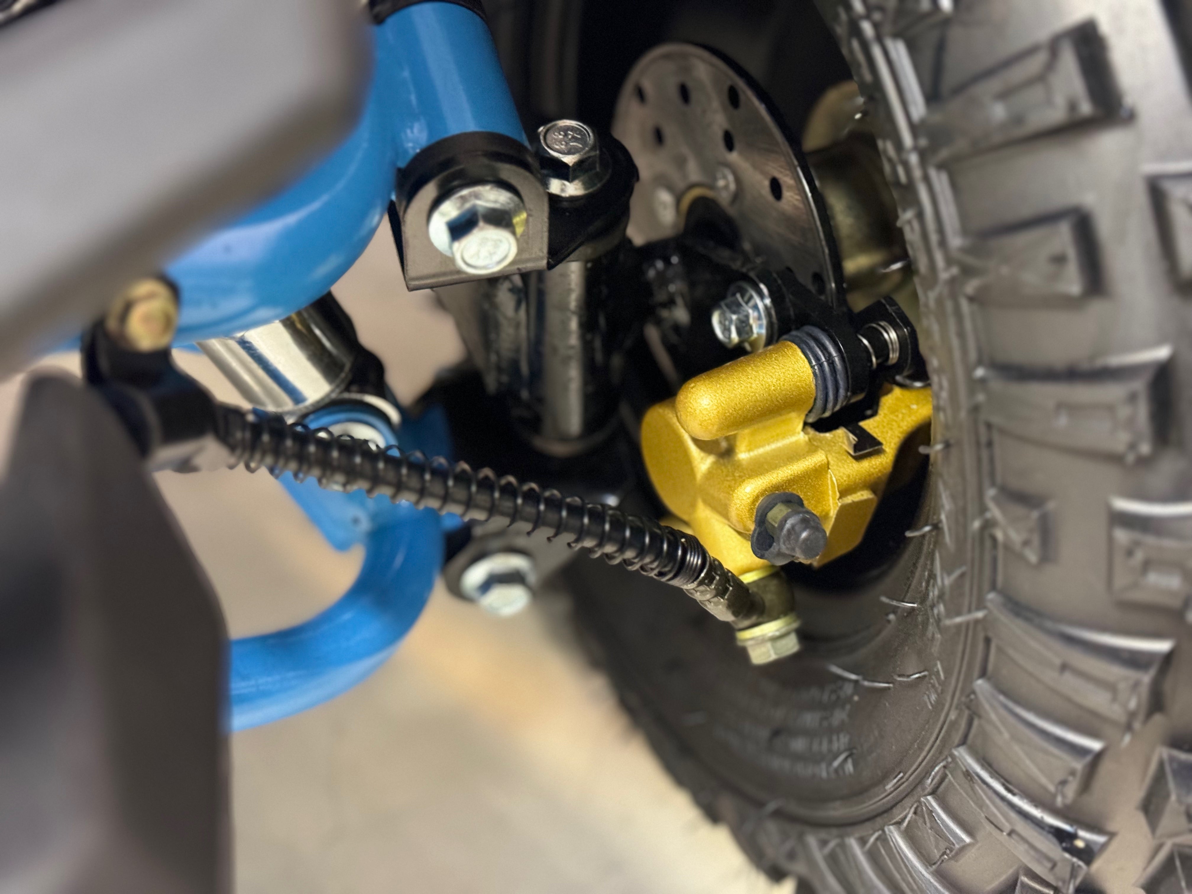 1200W Electric Blue - stor og svært solid bygget barne ATV - 48V m/diff., mekanisk høy/lav gir, 3 effektrinn m.m.