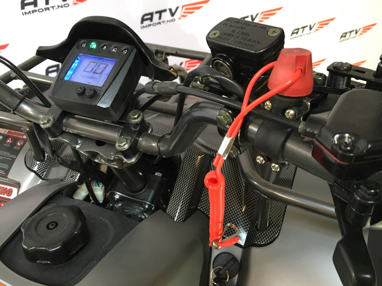 200cc Hammer - Carbon grå m/alu.felger og vinsj + Ledbar