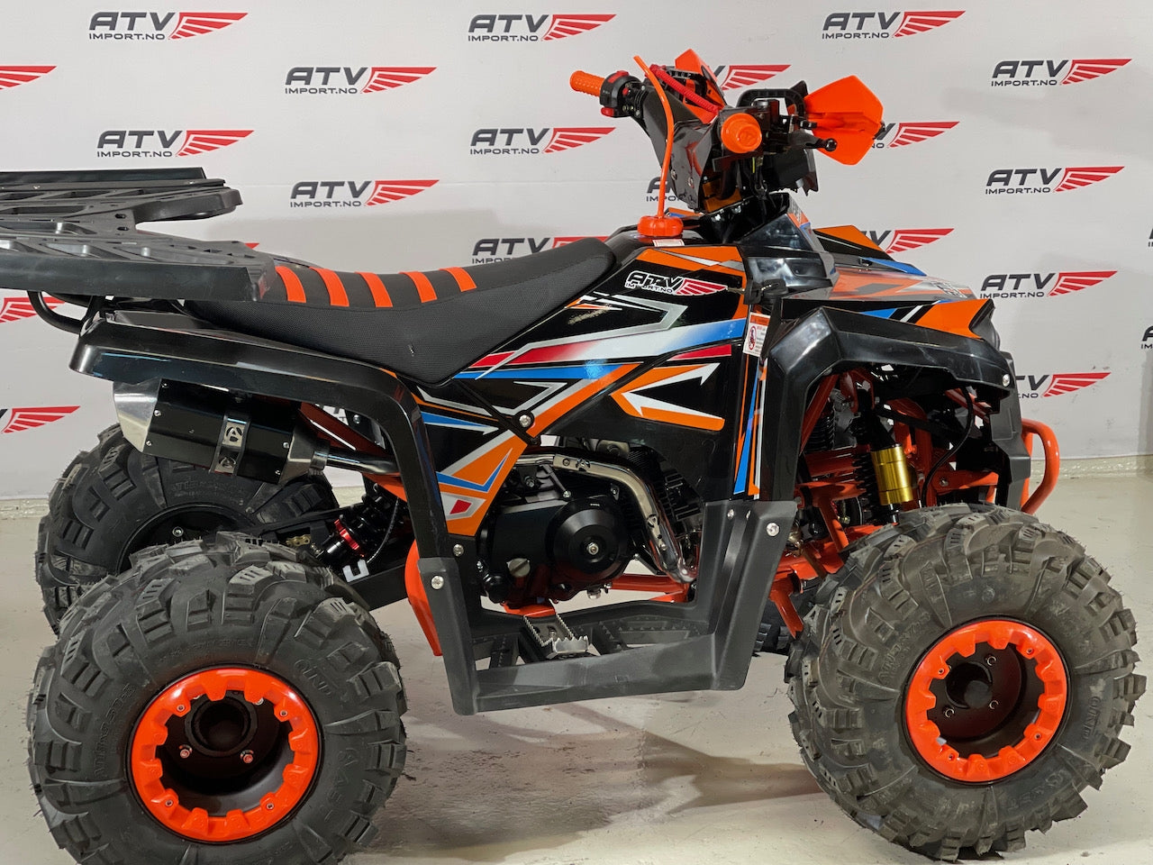 125 cc Stor barnemodell/ungdomsmodell 3+1 med  hengerkule, bagasjebrett og LED lys - SORT