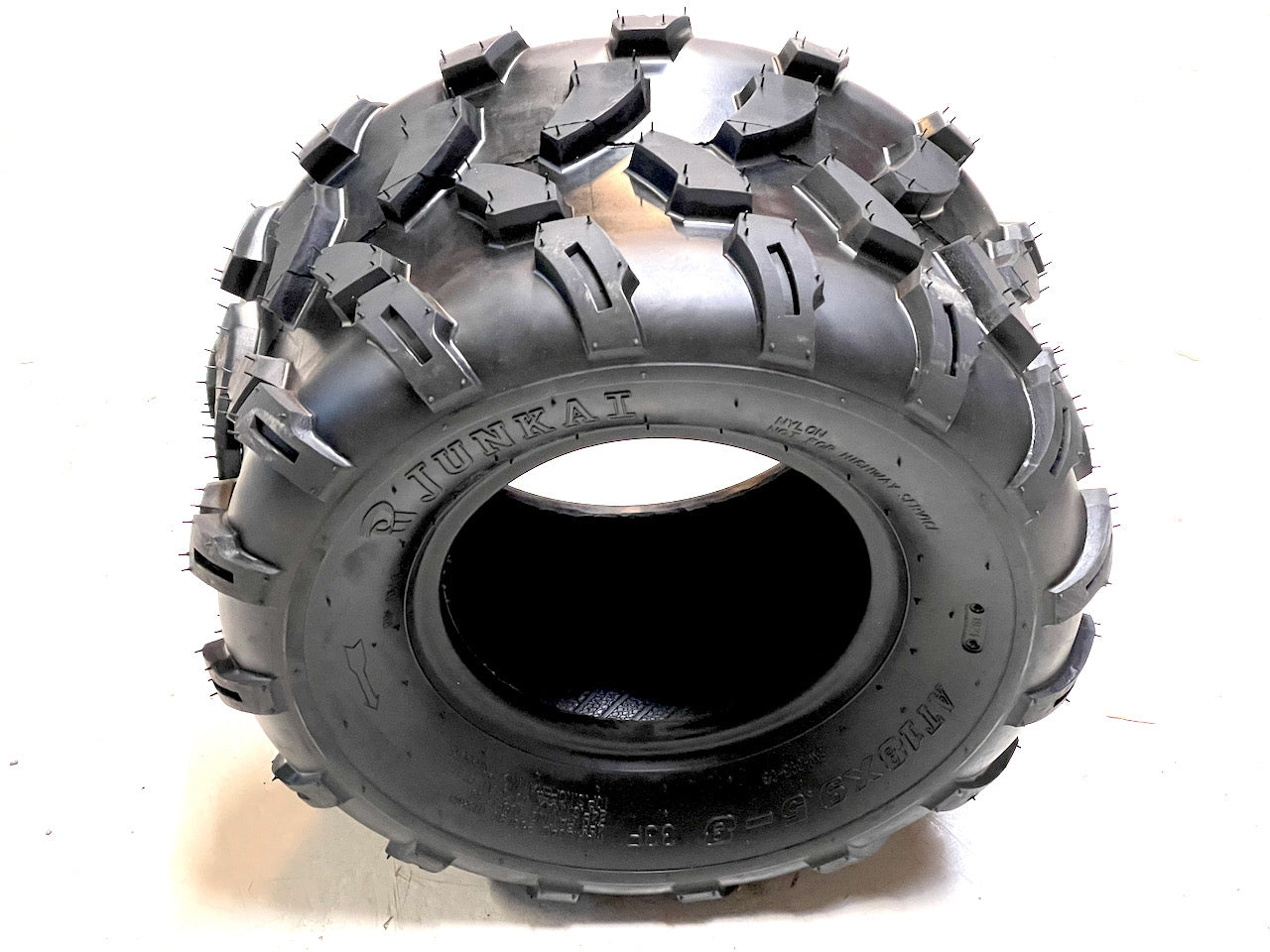 Dekk, bak 18x9.5-8 - uten felg