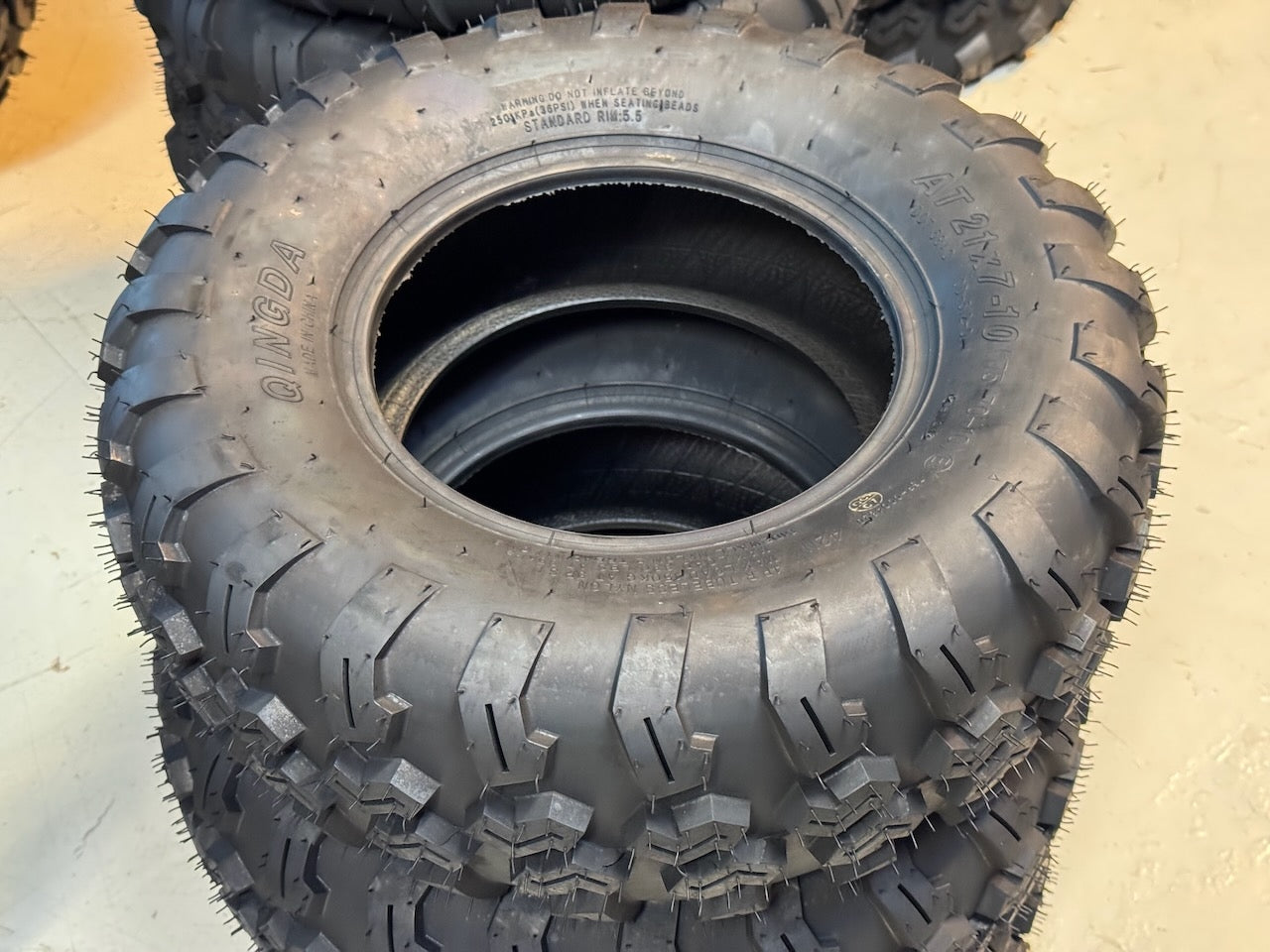 Dekk bak 22x10-10 - uten felg