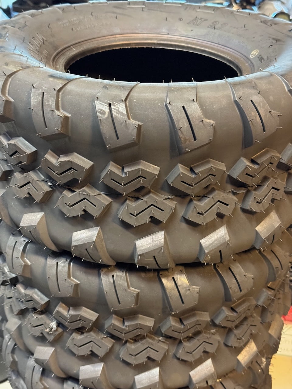 Dekk bak 22x10-10 - uten felg